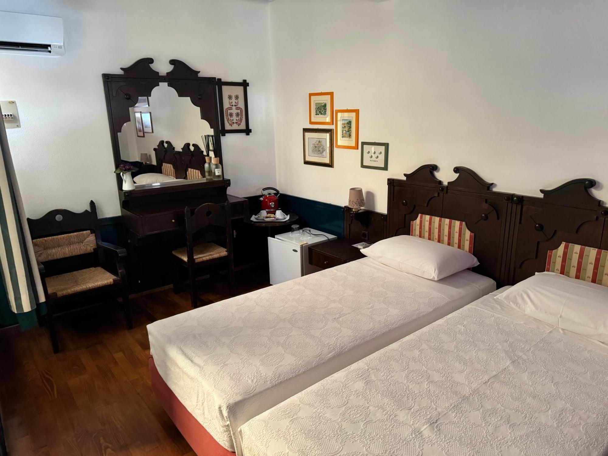סימי Hotel Aliki מראה חיצוני תמונה